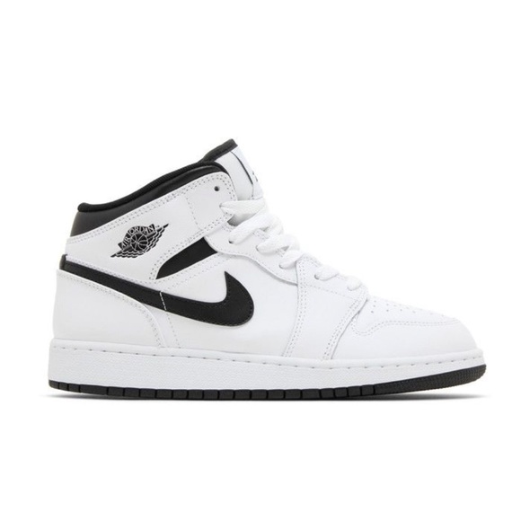 Jordan 1 mid
Gs
Revers panda
Brand new - Picture 9 of 9